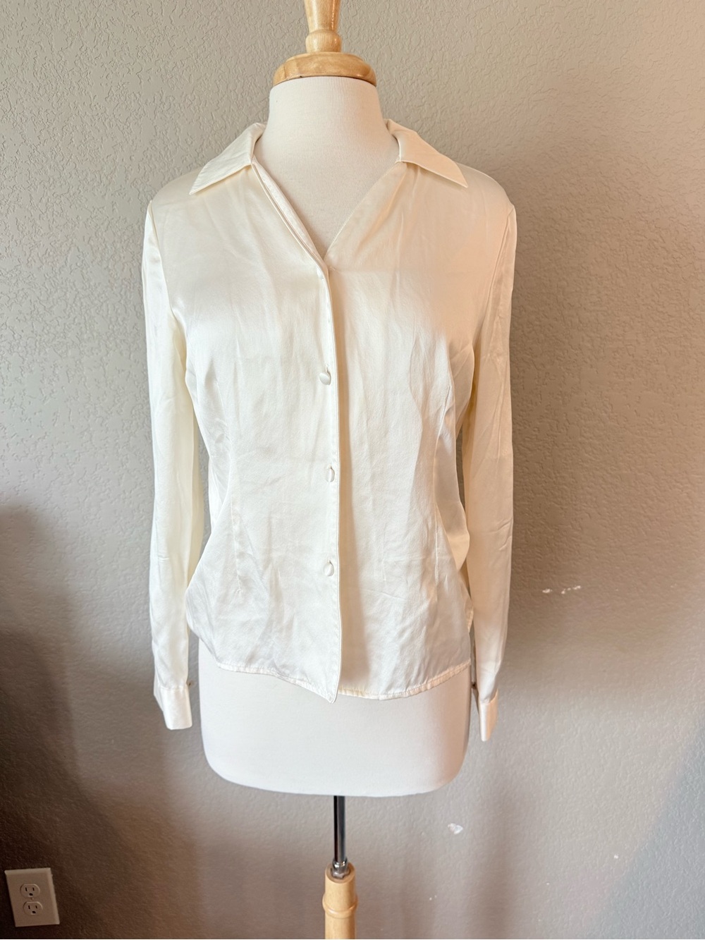 Grace Dane Lewis 100% Silk Ivory Button Front Blouse Size 10 Quiet Luxury